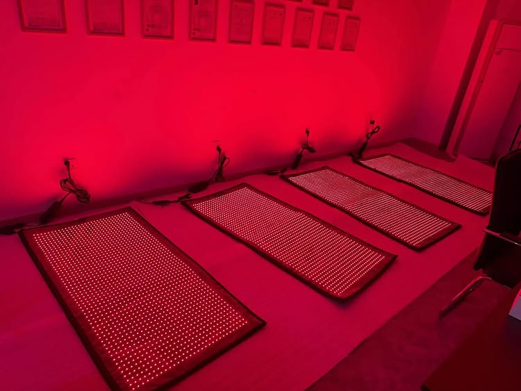Is Red Light Therapy Infrared? A Comprehensive 2026 Guide to Photobiomodulation Wavelengths and Biological Synergy 1 Is Red Light Therapy Infrared